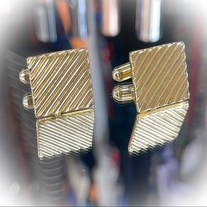 💕Beautiful Gold Tone Square Cufflinks💕